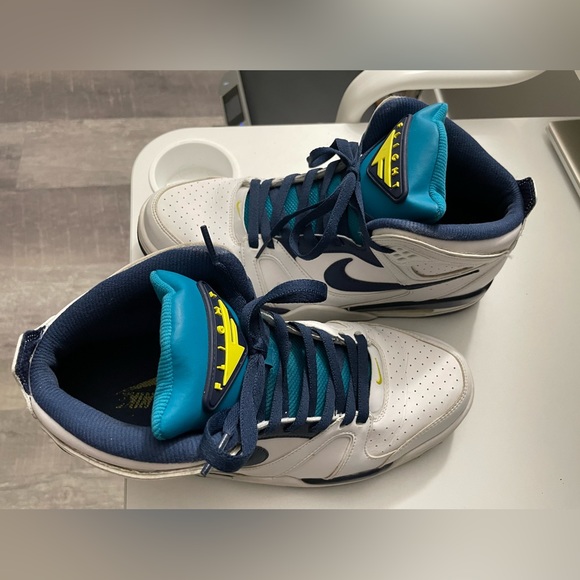 Nike Falcons - Picture 1 of 3